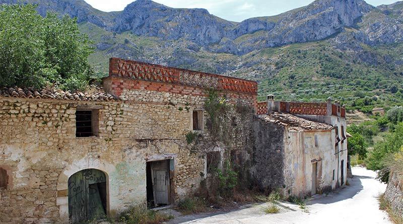 Pueblo abandonado Llombai Vall de Gallinera