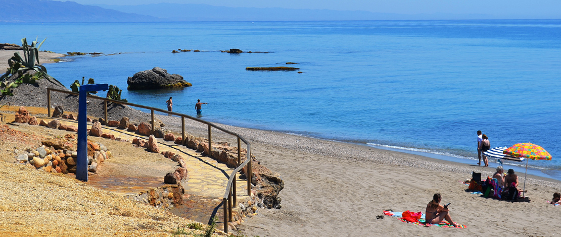 Paisaje de Playa Piedra de Mojacar en Almería, Andalucía