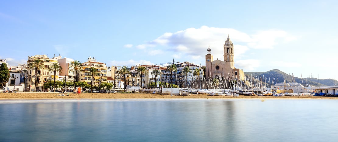 Sitges con vistas al mar en Barcelona, ​​​​Cataluña