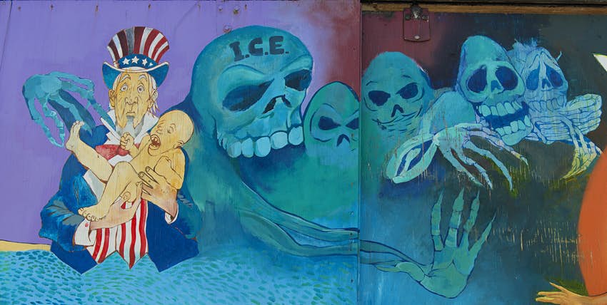 Detalle de un mural de Enrique Journey por Josue Rojas, Balmy Alley, San Francisco, CA