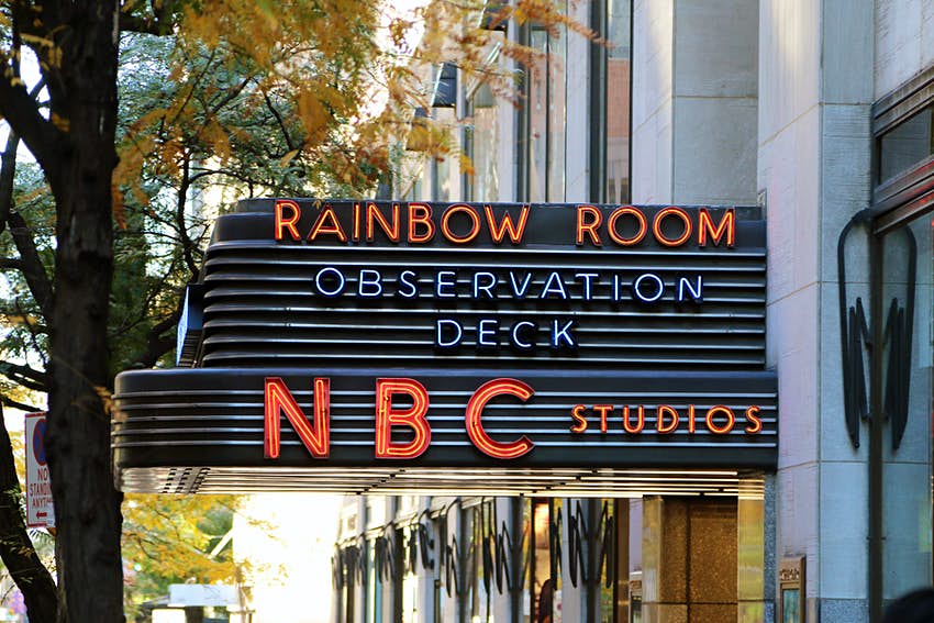 Una inscripción en el estudio de la NBC en el Rockefeller Center