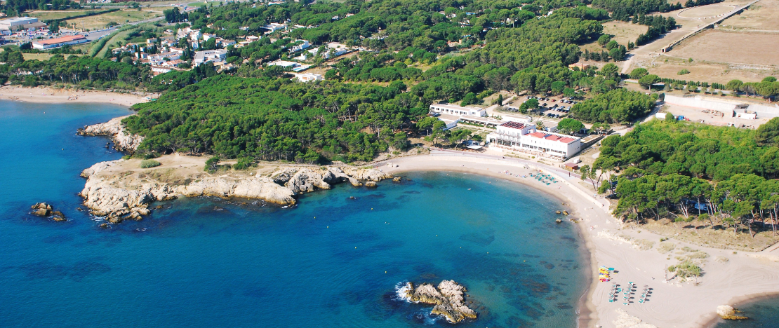 Vista de la playa Portitxol de La Escala en Girona, Cataluña