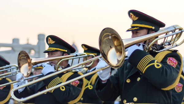 Cuerpo de música en el desfile del Día Nacional de China - foto: Mirko Kuzmanovic / shutterstock.com