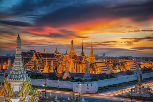 El Gran Palacio en Bangkok Tailandia por la noche - Foto de Shutterstock